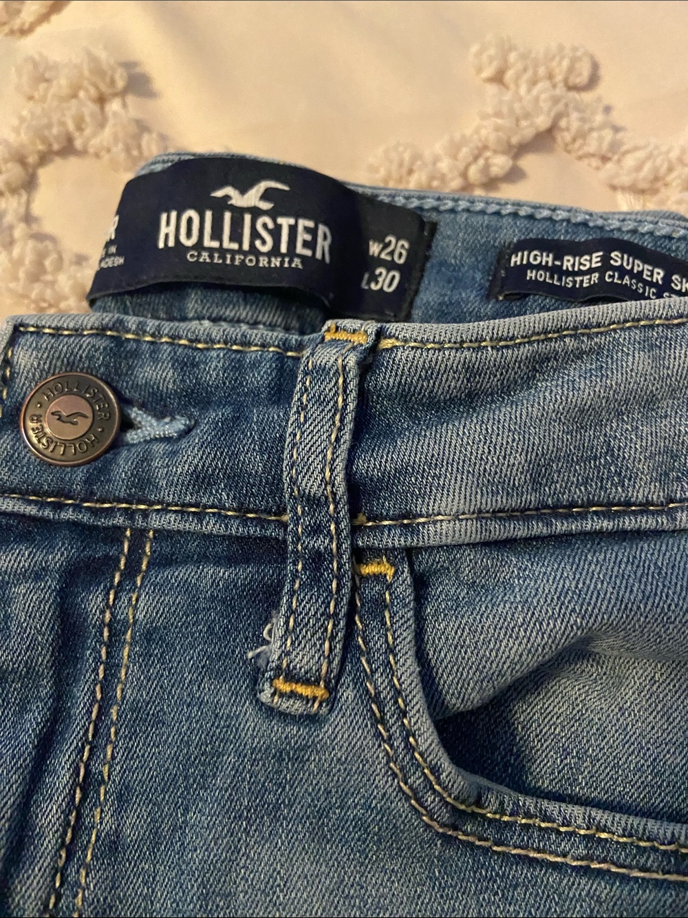 Hollister Women's Light Wash High-Rise Jeans
